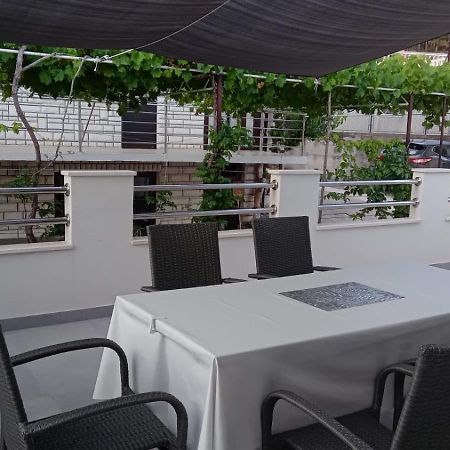 Apartment Biskupovic Dugi Rat Buitenkant foto
