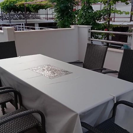 Apartment Biskupovic Dugi Rat Buitenkant foto