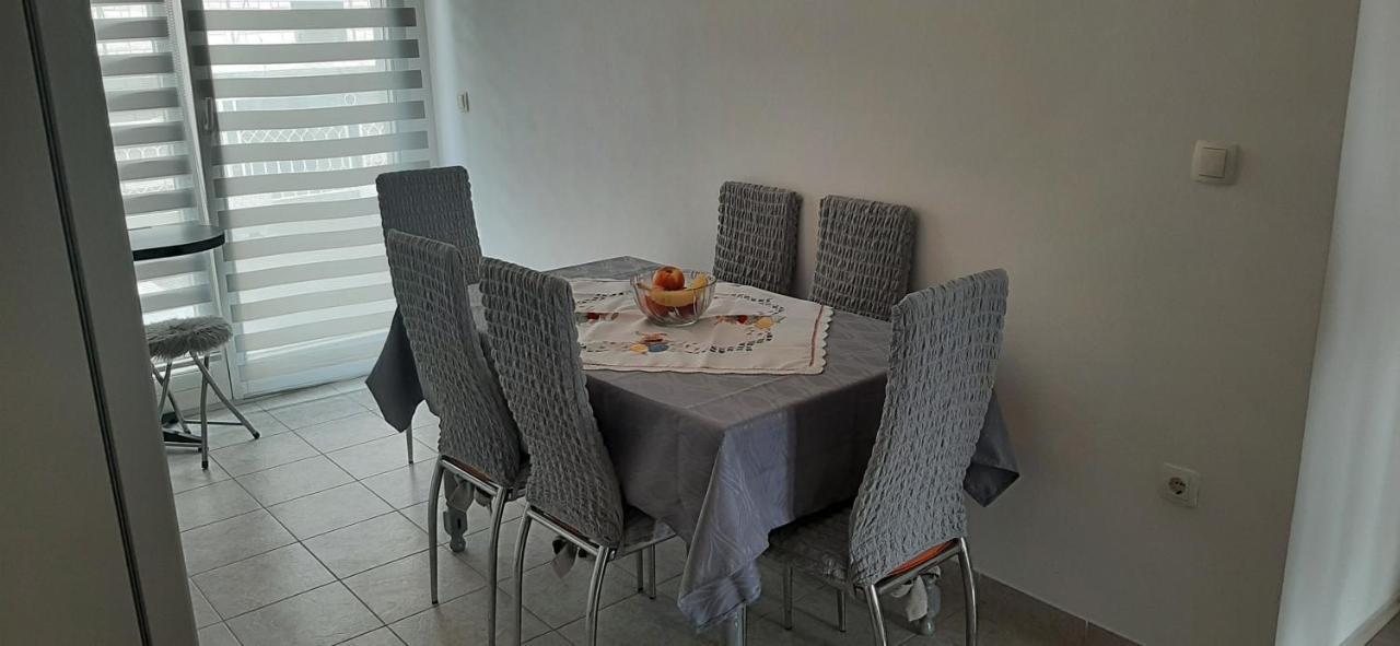 Apartment Biskupovic Dugi Rat Buitenkant foto