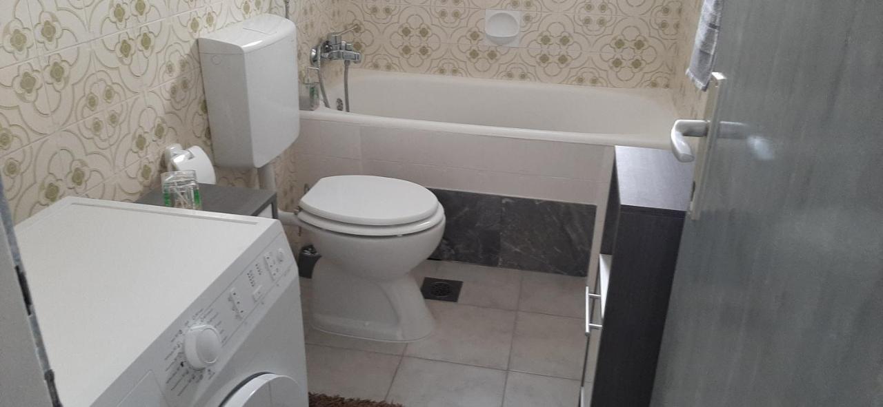 Apartment Biskupovic Dugi Rat Buitenkant foto