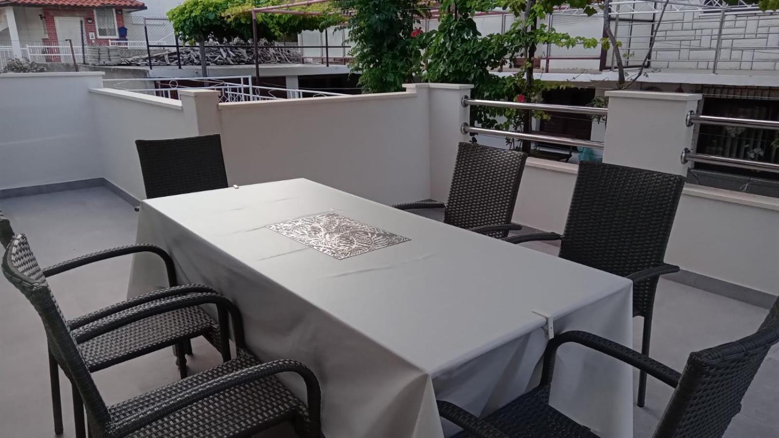 Apartment Biskupovic Dugi Rat Buitenkant foto