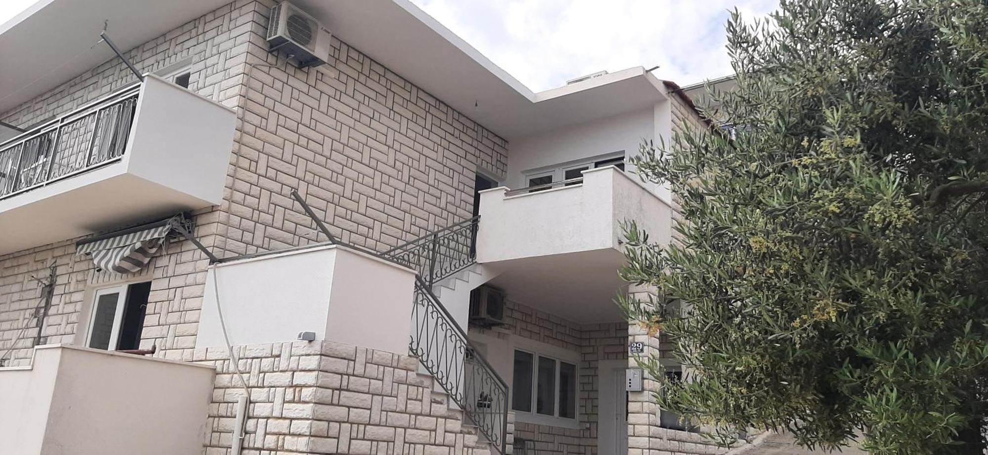 Apartment Biskupovic Dugi Rat Buitenkant foto